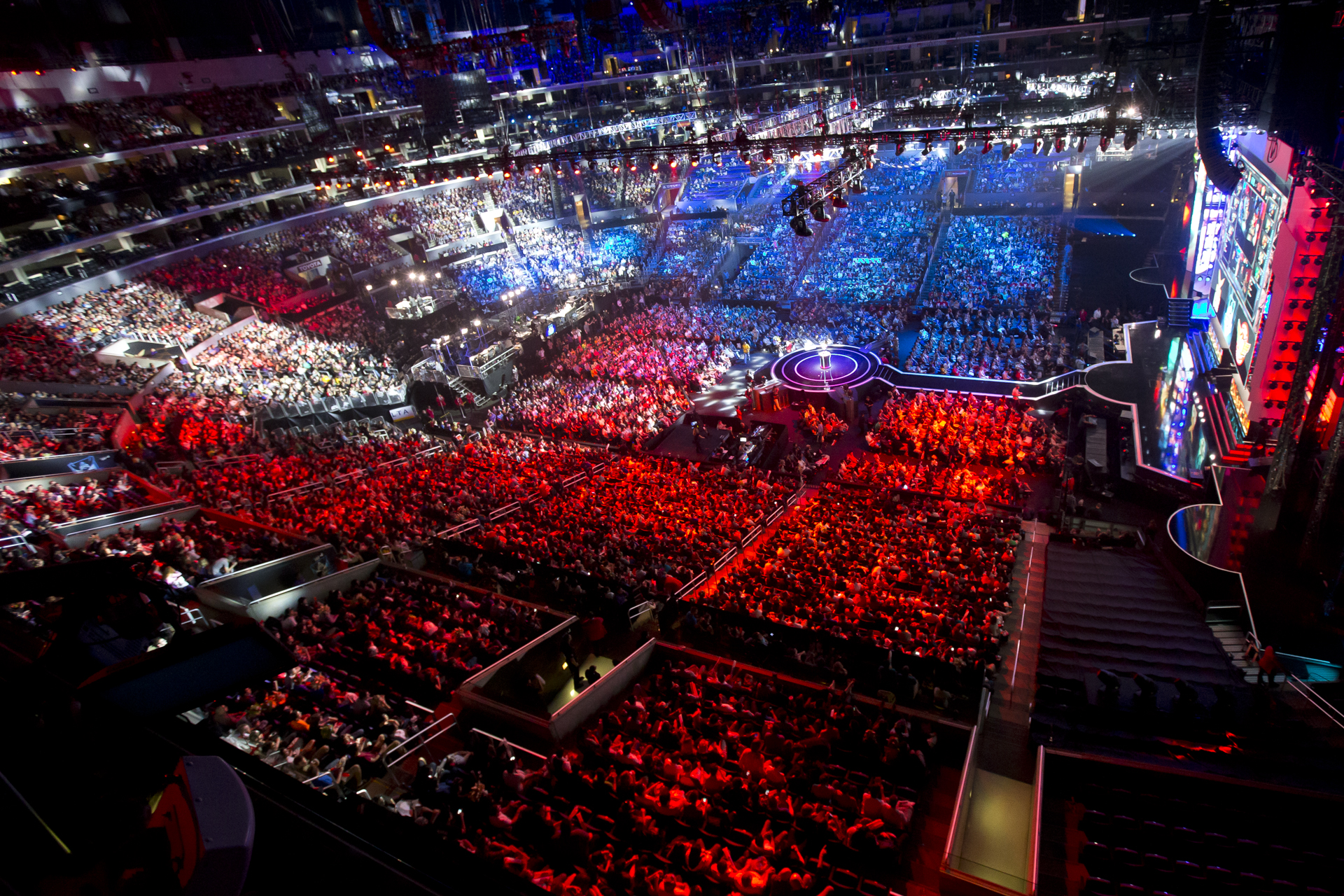 LPL赛区某俱乐部银河战舰巨额投入，为何屡次无缘全球总决赛？