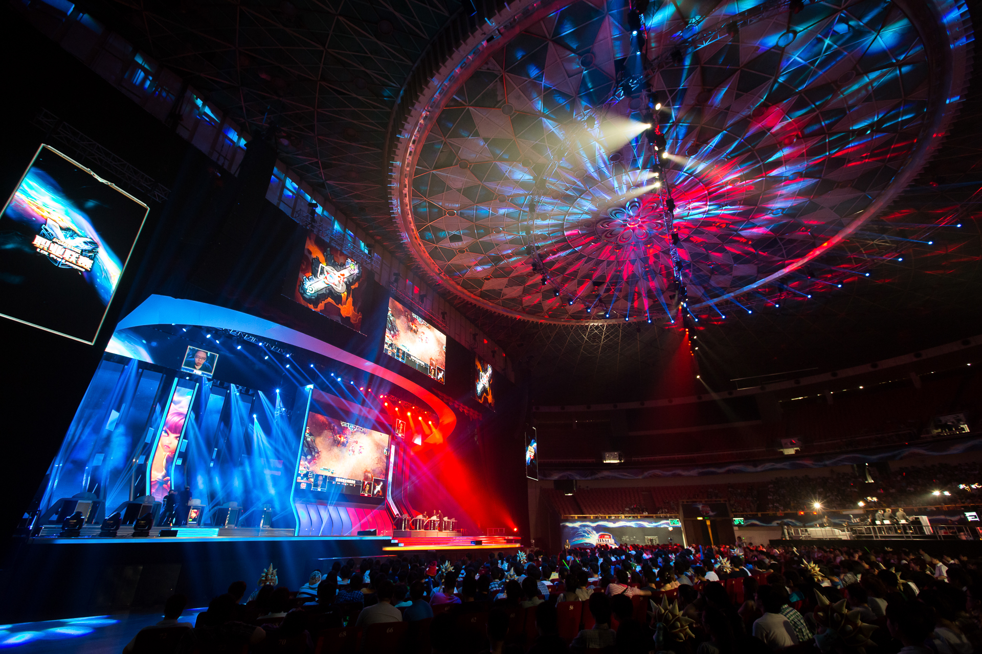 全新奖杯设计揭晓！谁将捧起2025LOL全球总决赛冠军杯？